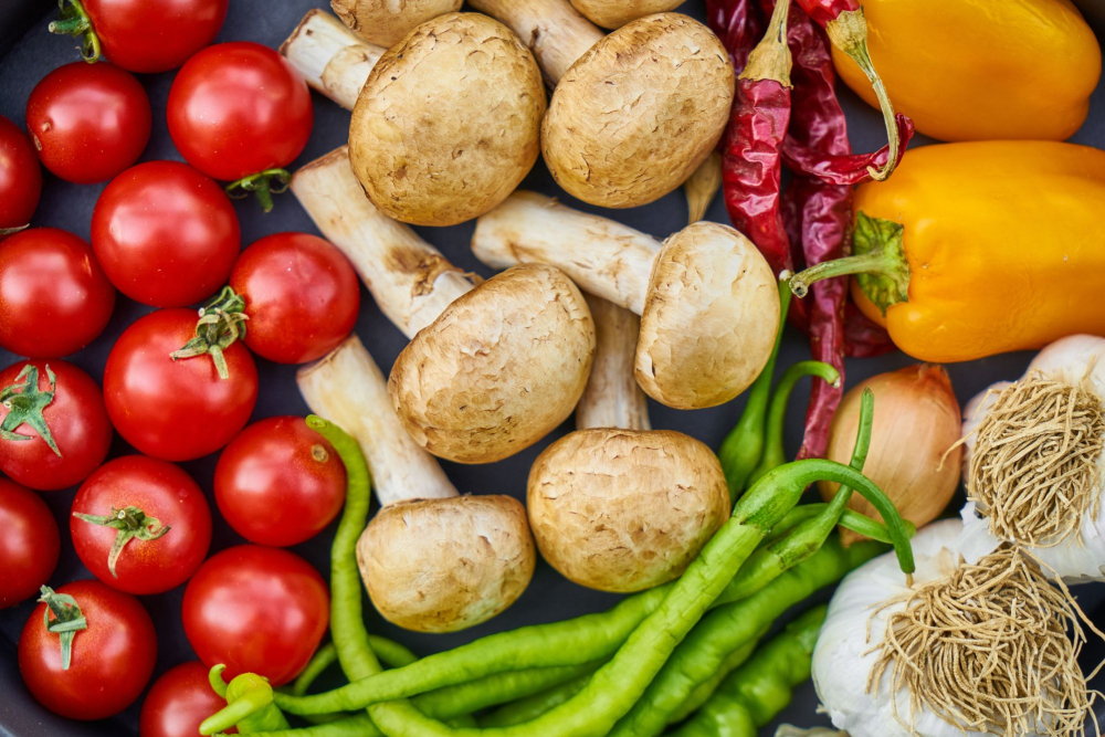 picture of vegetables - mushrooms, green beans, tomatoes peppers and more