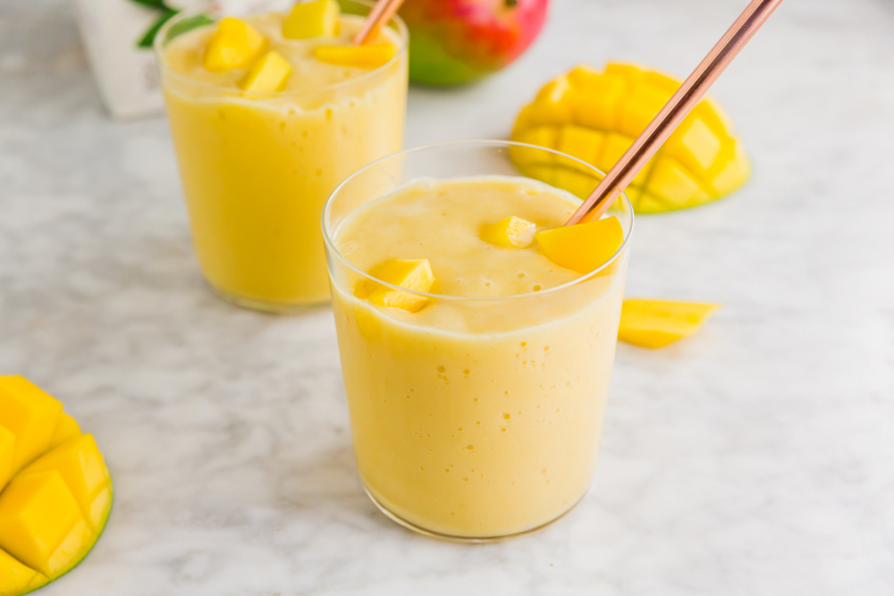 Mango coconutmilk tropical smoothie header
