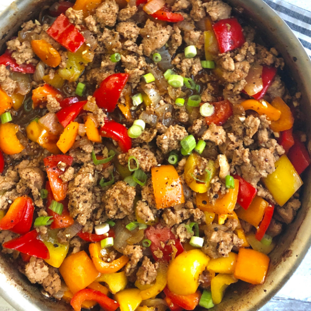 Header picture of final black pepper stirfry in a pan
