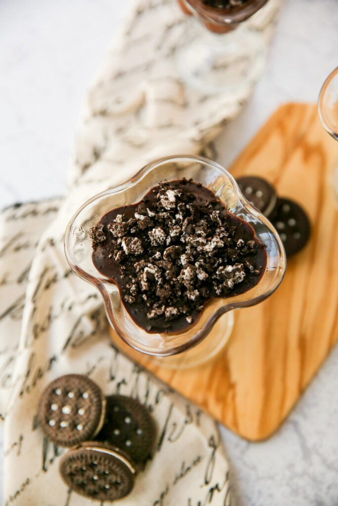 Picture of cookies and cream Oreo chocolate pudding topping