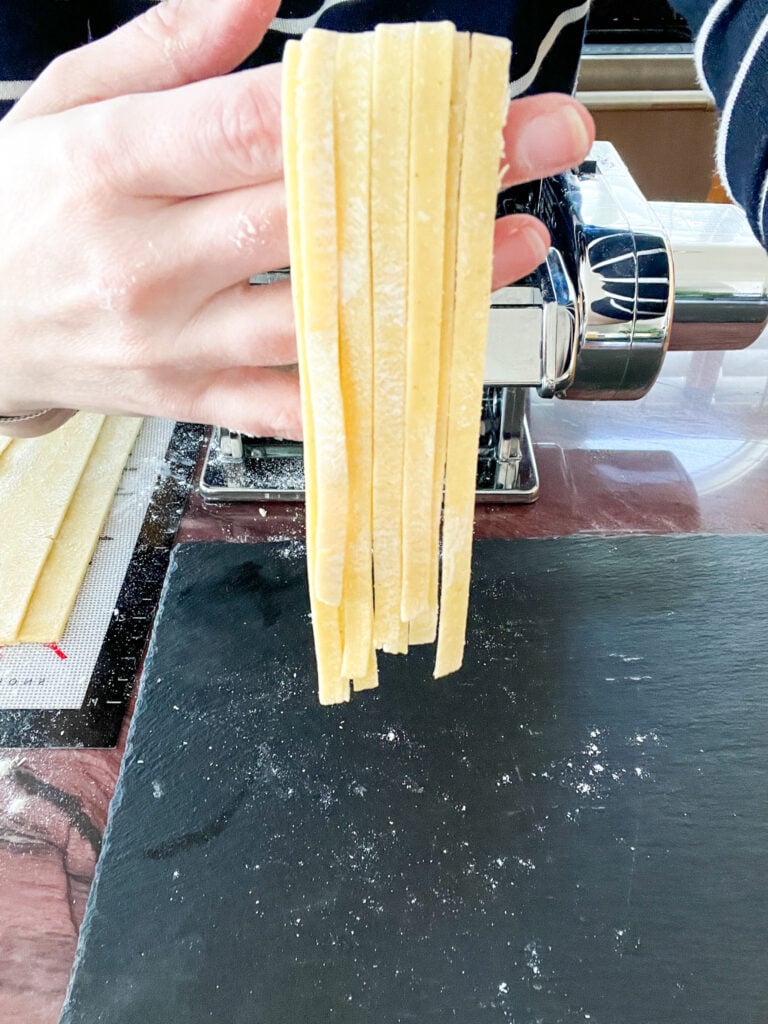 pasta machine cutting strands